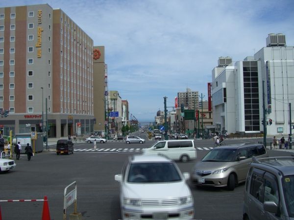 小樽駅前。