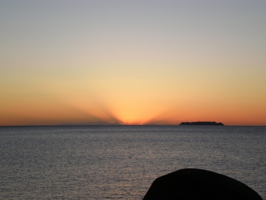 熱海の朝日。神々しささえ感じます。